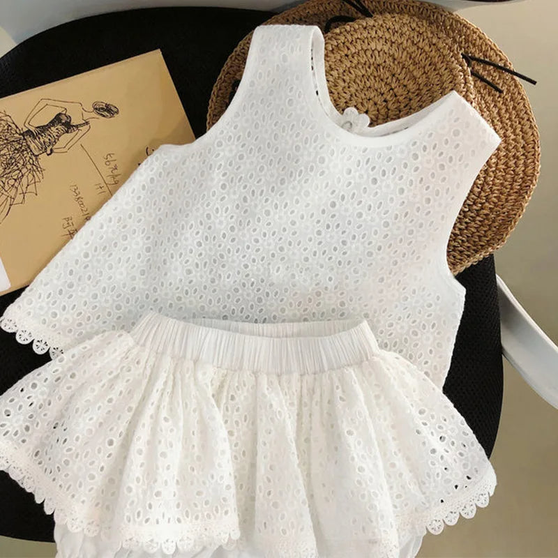 Beach Breeze Girls Set by Ju Ju Jam – A chic and comfortable outfit for girls, ideal for enjoying warm beach weather in style.