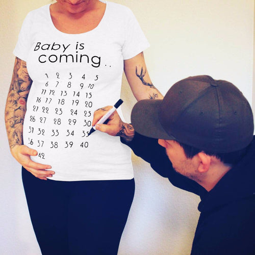Baby Is Coming by Weeks - Tshirt